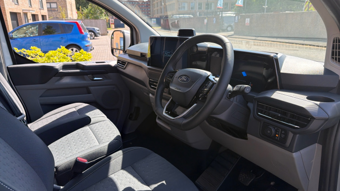 Ford Transit Custom 320 L2 Diesel Fwd 2.0 EcoBlue 136ps H1 Double Cab Van Limited Auto - Image 6